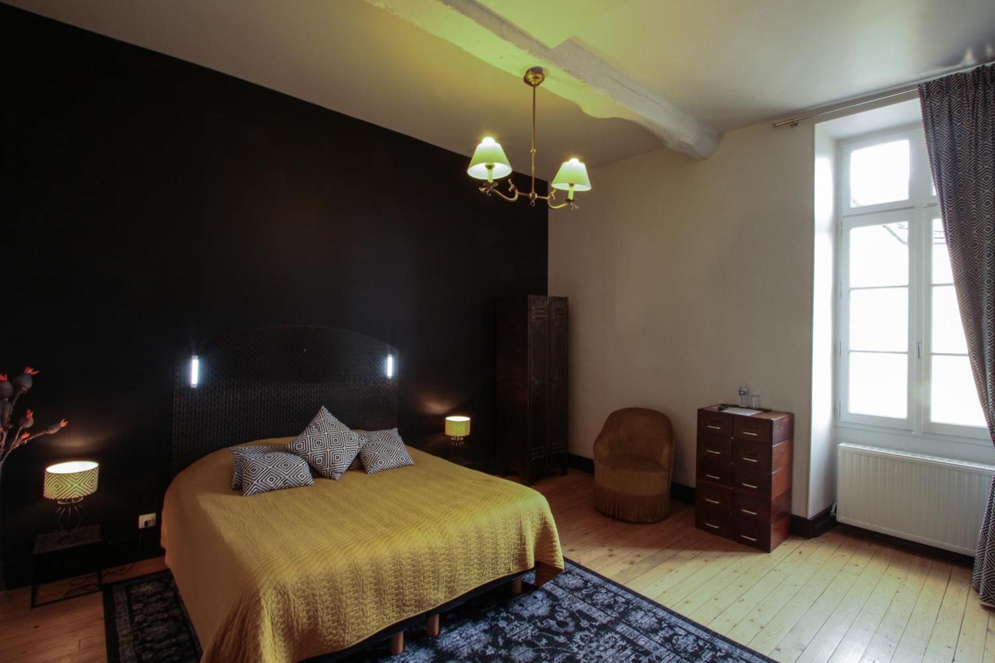 Le Prieure Hotel Noyers-sur-Serein Kültér fotó