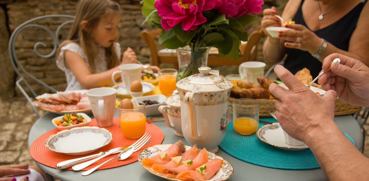 Le Prieure Hotel Noyers-sur-Serein Kültér fotó