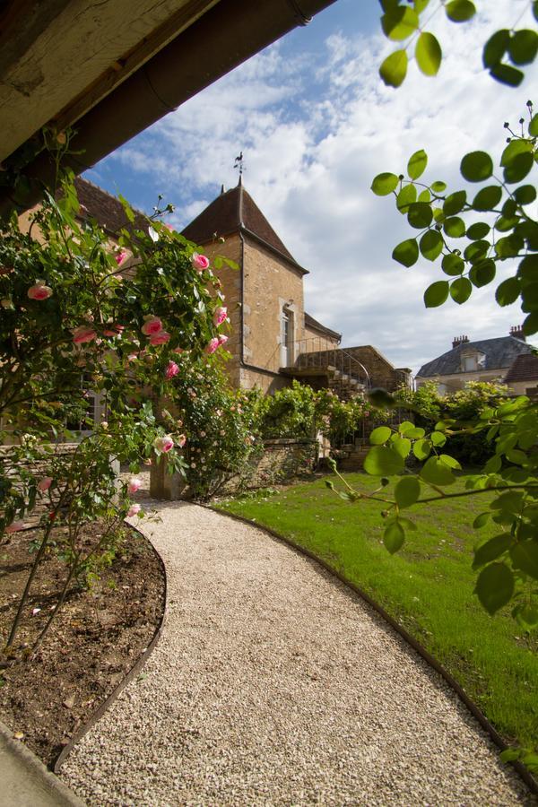Le Prieure Hotel Noyers-sur-Serein Kültér fotó