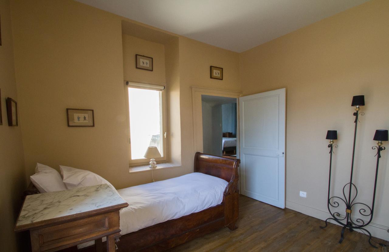 Le Prieure Hotel Noyers-sur-Serein Kültér fotó