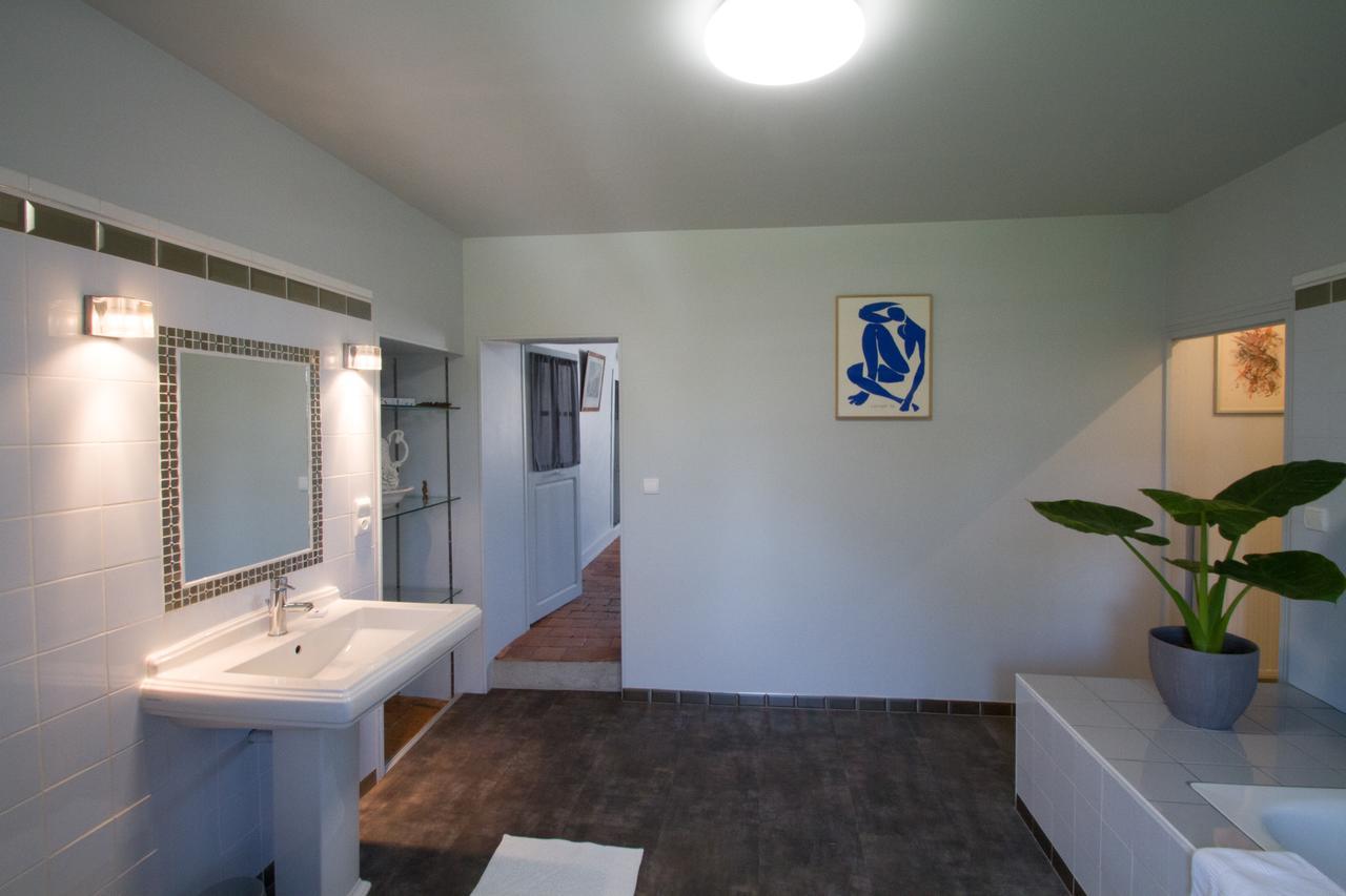Le Prieure Hotel Noyers-sur-Serein Kültér fotó